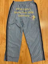 FIFA world cup Germany 2006 spodnie dresowe rozm L logowany lampas jas