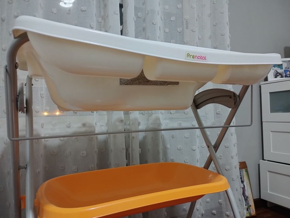 Banheira de bebé com suporte