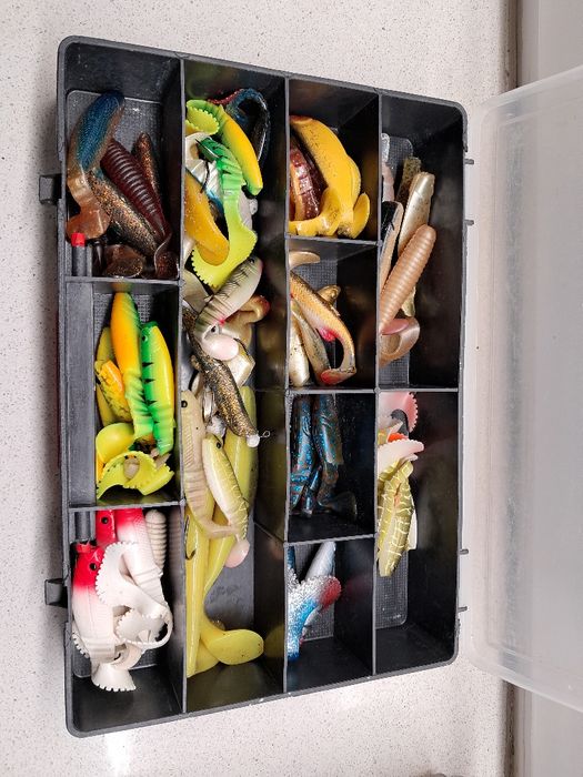 Gumy ponad 250szt, pudlo plano i gratisy