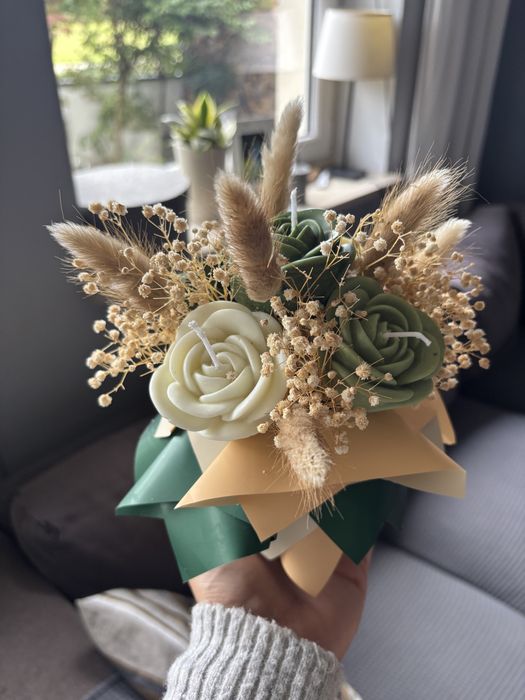 Bukiet z kwiatów woskowych i naturalnych – eco dekoracja