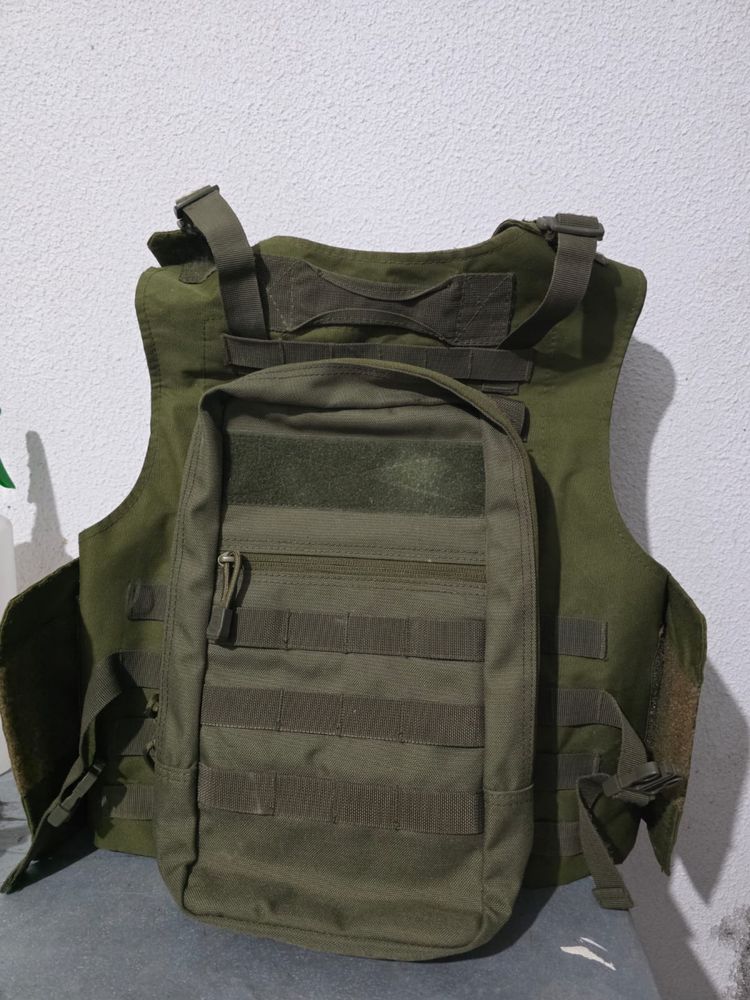 Vendo colete airsoft com mala de transporte