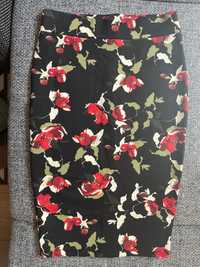 Czarna spódnica z kwiatuszkami