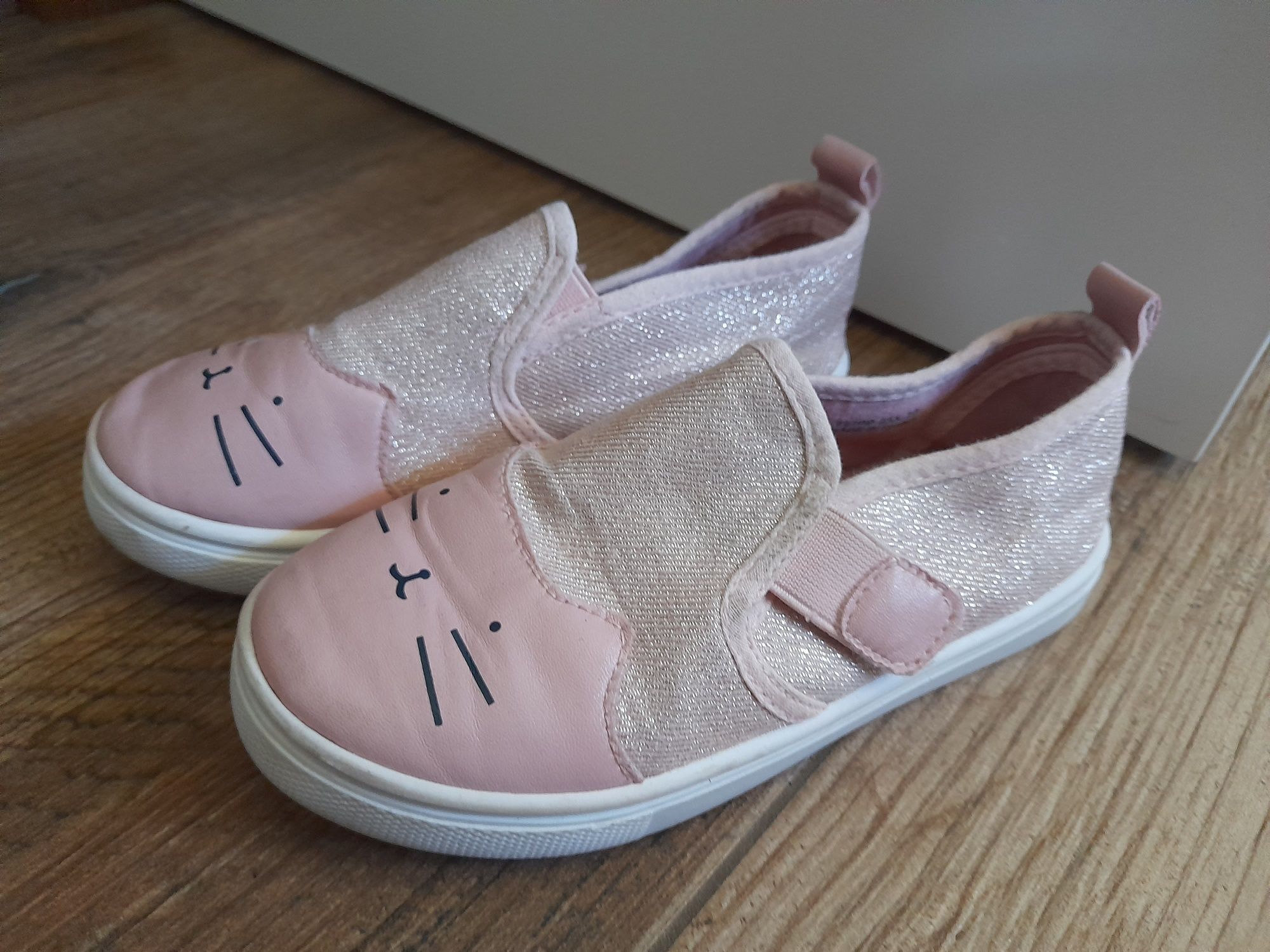 Kapcie szkolne tenisówki trampki dziewczęce buty na zmiane r. 29 rzepy