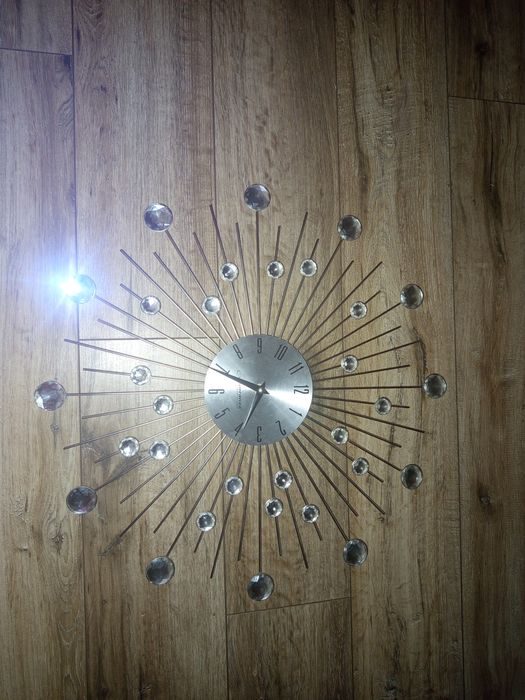 Zegar ścienny metalowy z kryształkami