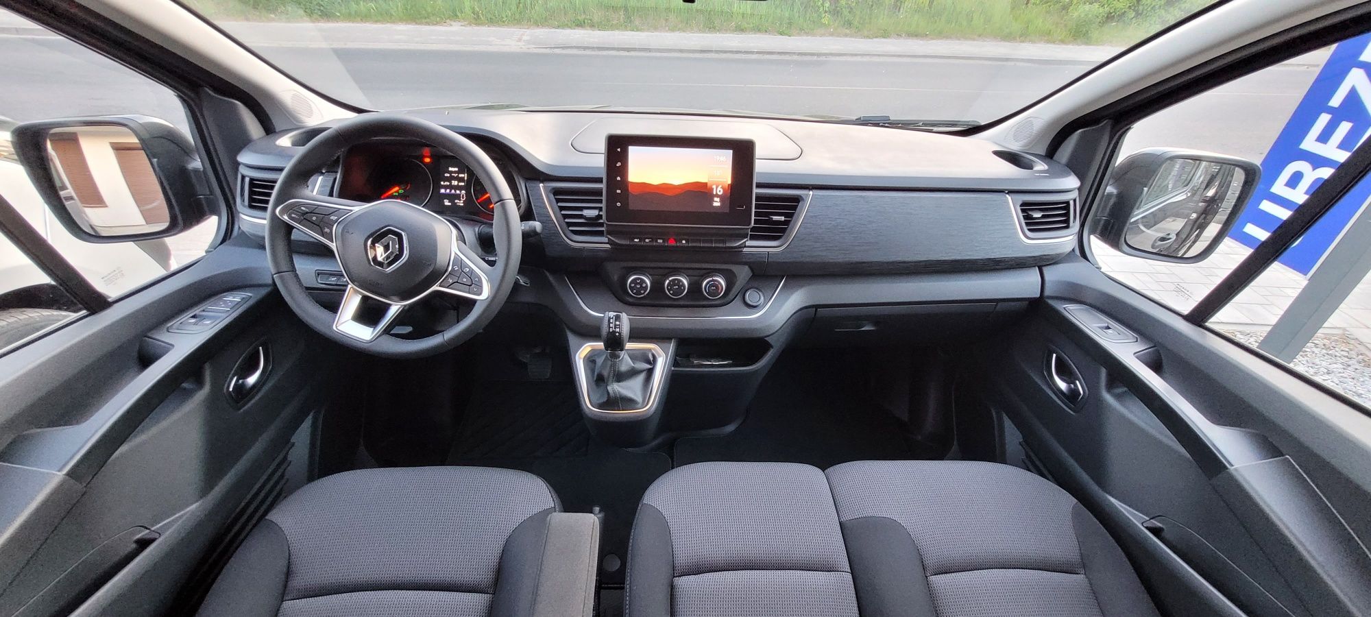 Wynajem busów osobowych 9 i 17 osób Oferta z kierowcą lub bez kierowcy