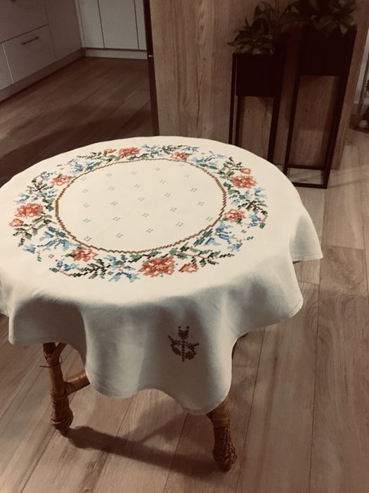 Obrus lniany ,naturalny na okrągły stół