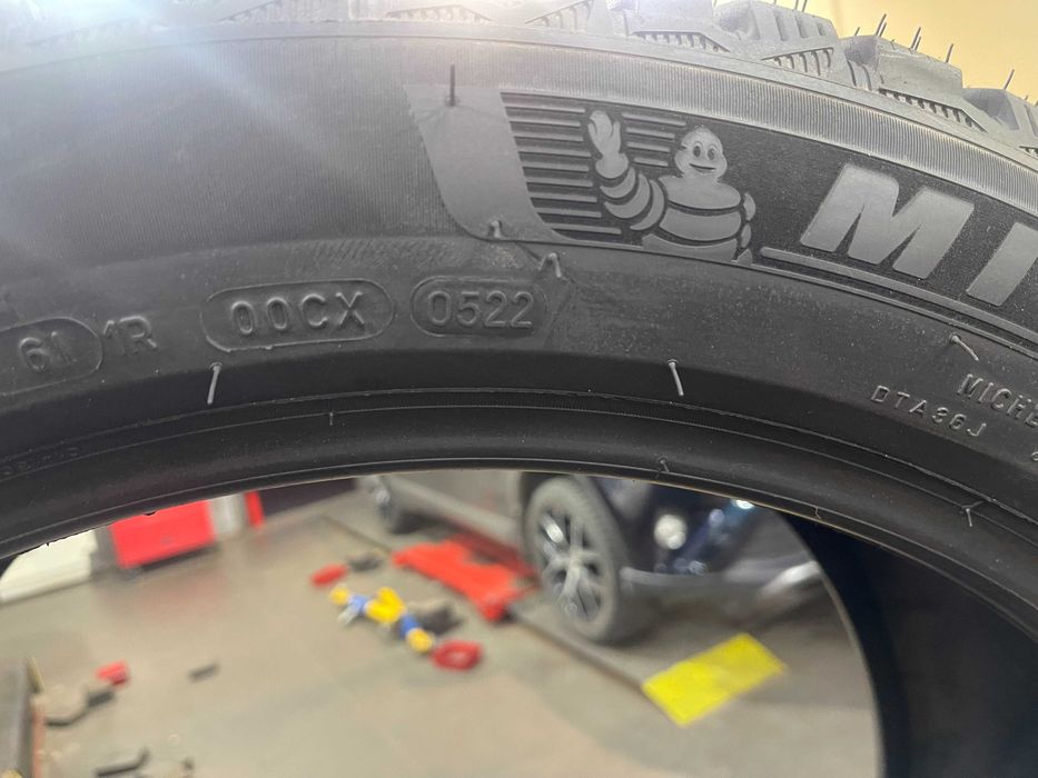 Шини зимові Michelin X-Ice North 4 SUV 295/40 R21 111Tшип(або під шип)