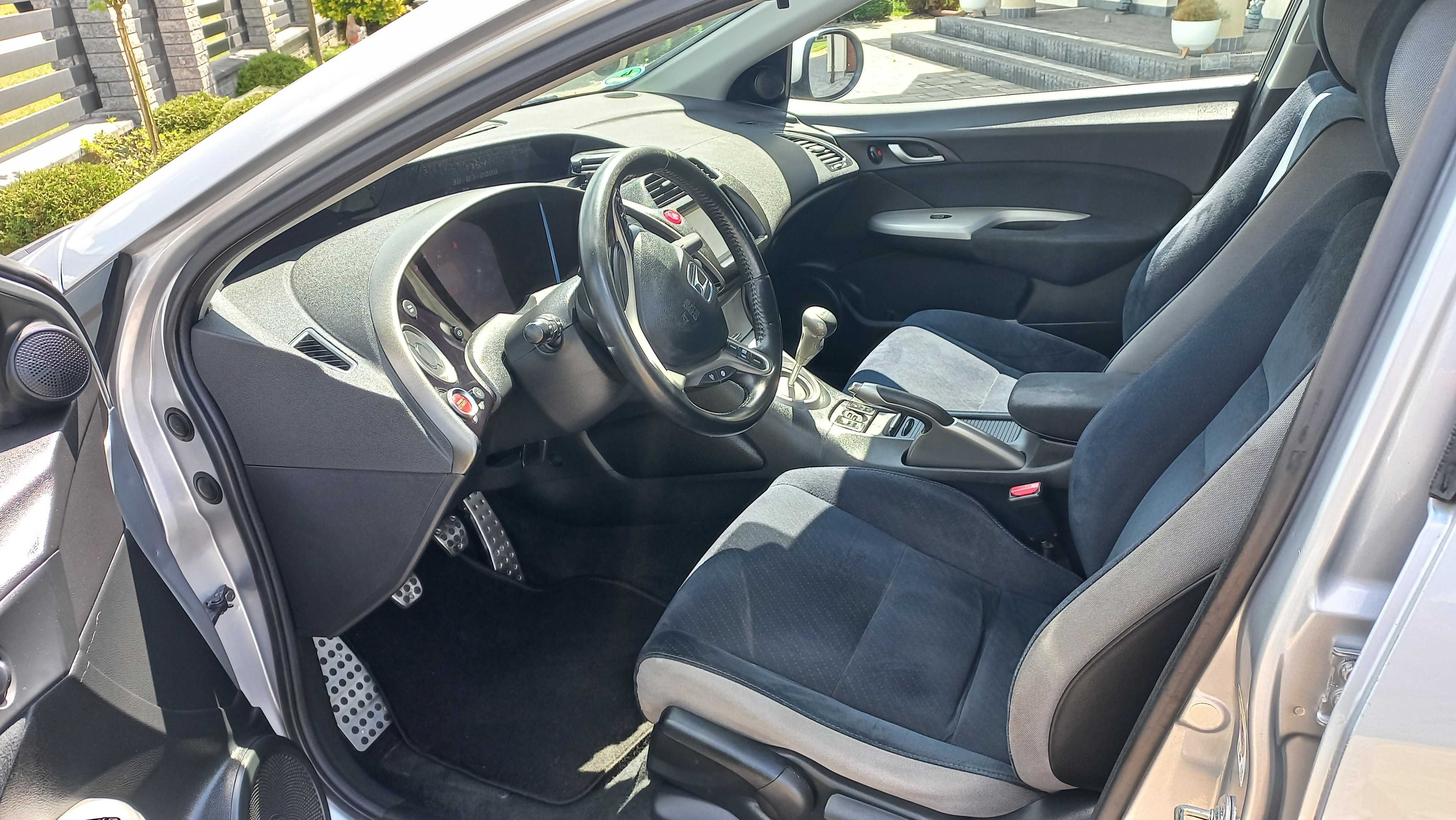 Honda Civic VIII Generacji UFO. 1.8 Benzyna,140KM