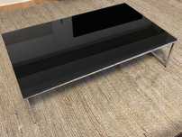 Mesa de centro em vidro temperado e metal cromado