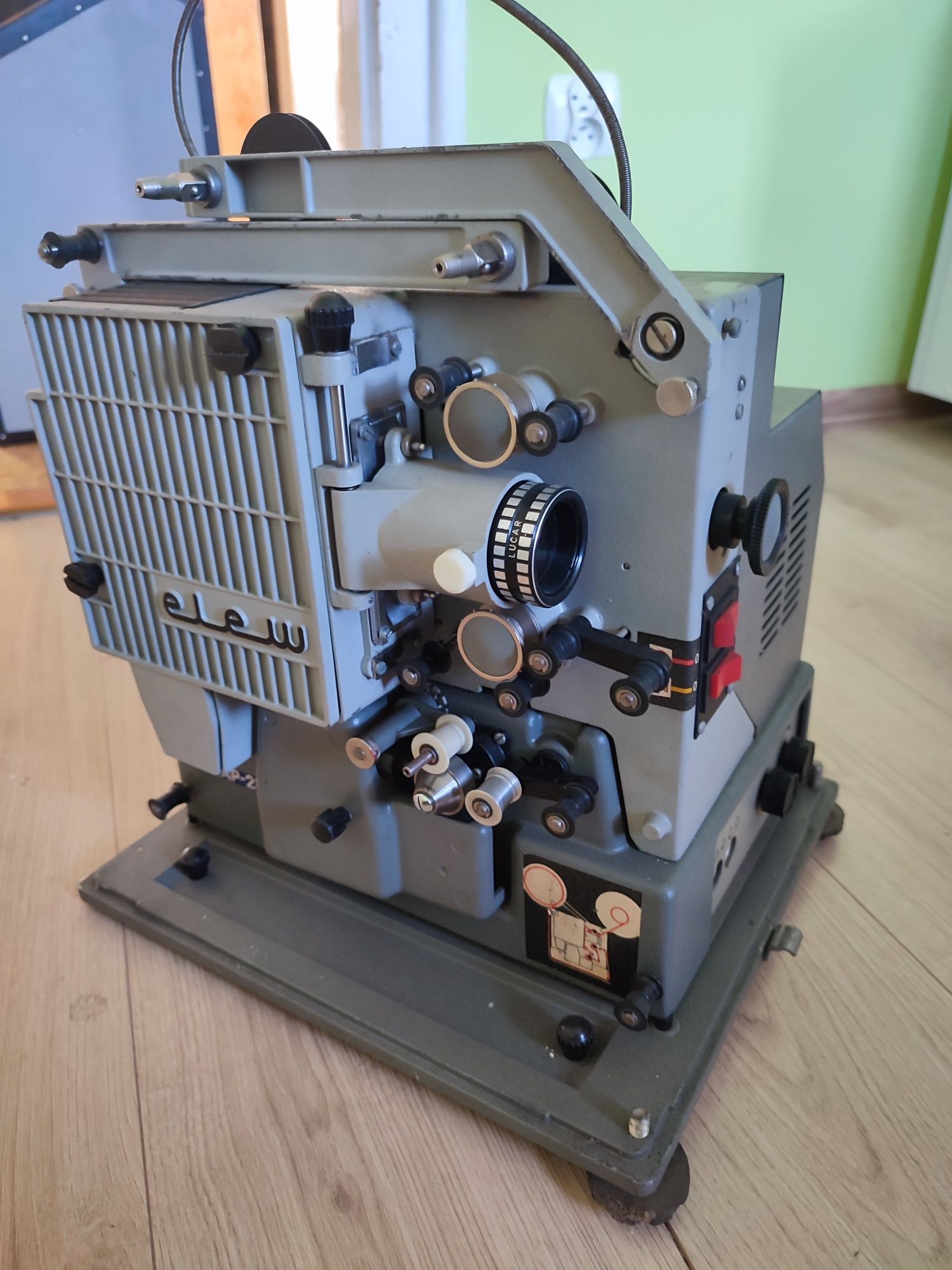 Zabytkowy projektor filmowy prexer AP-28T