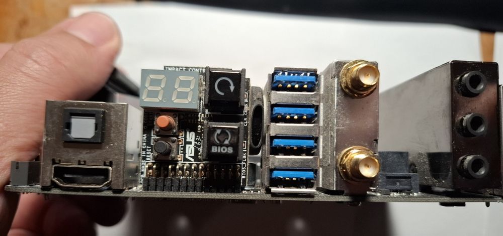 Board ROG + Cpu / Maximus VIII Impact + i7 6700