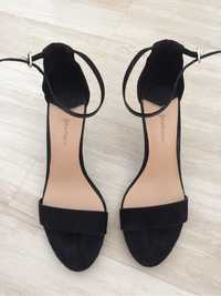 Sandalias pretas Stradivarius