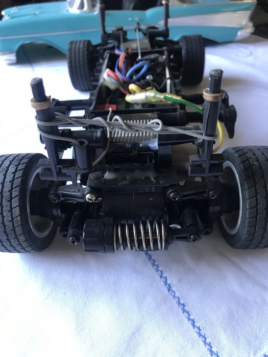 57 Chevy Coupé Revell na hard body e chassis Tamiya