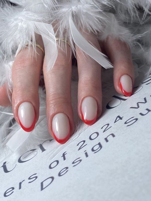 Пропоную послуги манікюр і педикюр , нарощення нігтів