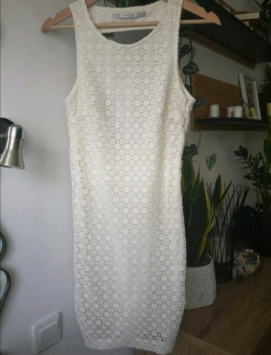 Biała koronkowa sukienka Zara