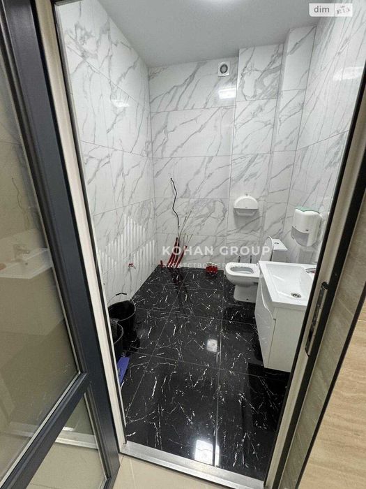 Продаж фасадного комерційного приміщення 268,5 м² | 2–3 поверхи |