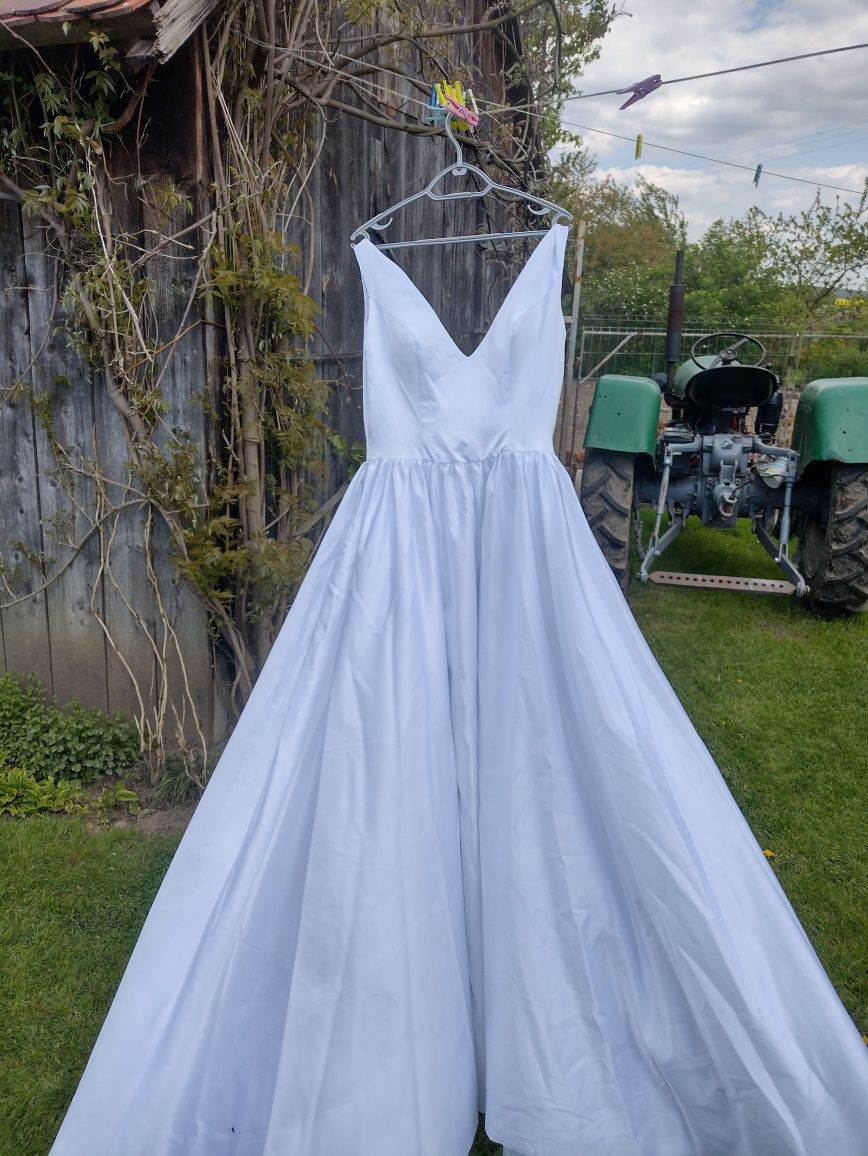 NOWA Suknia ślubna S / 176 + 7 cm / biała