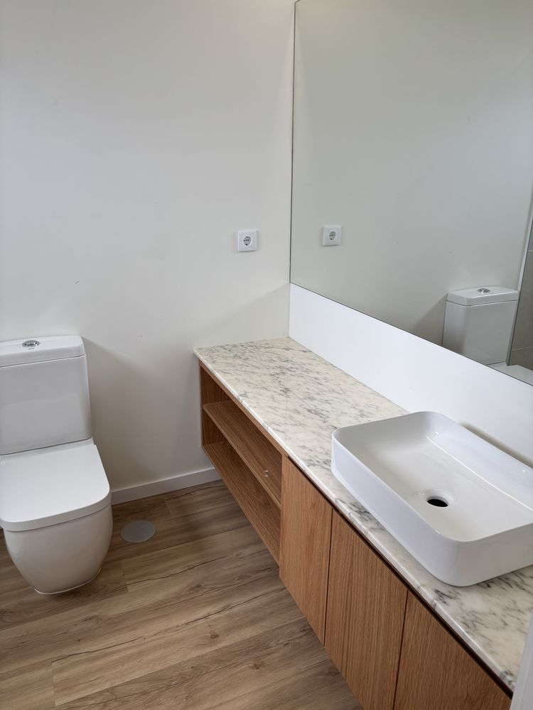 Quarto em moradia com 3 quartos para estudantes.