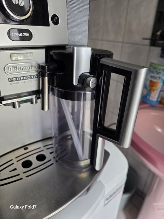 Кавомашина Delonghi Fust + молочник 23рік
