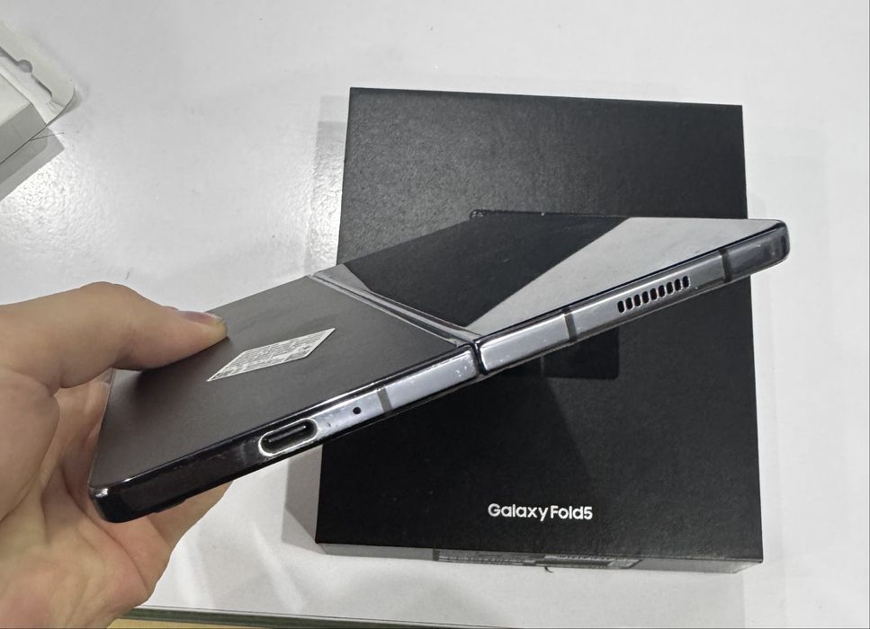 Samsung Galaxy Fold 5 12/512 + Pencil