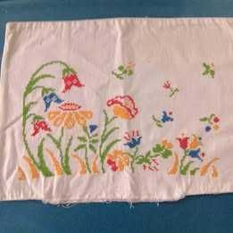 Fronha antiga retangular em linho muito antiga bordada a ponto cruz *