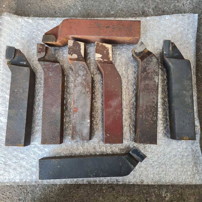 Zestaw nieużywanych noży tokarskich 32x32