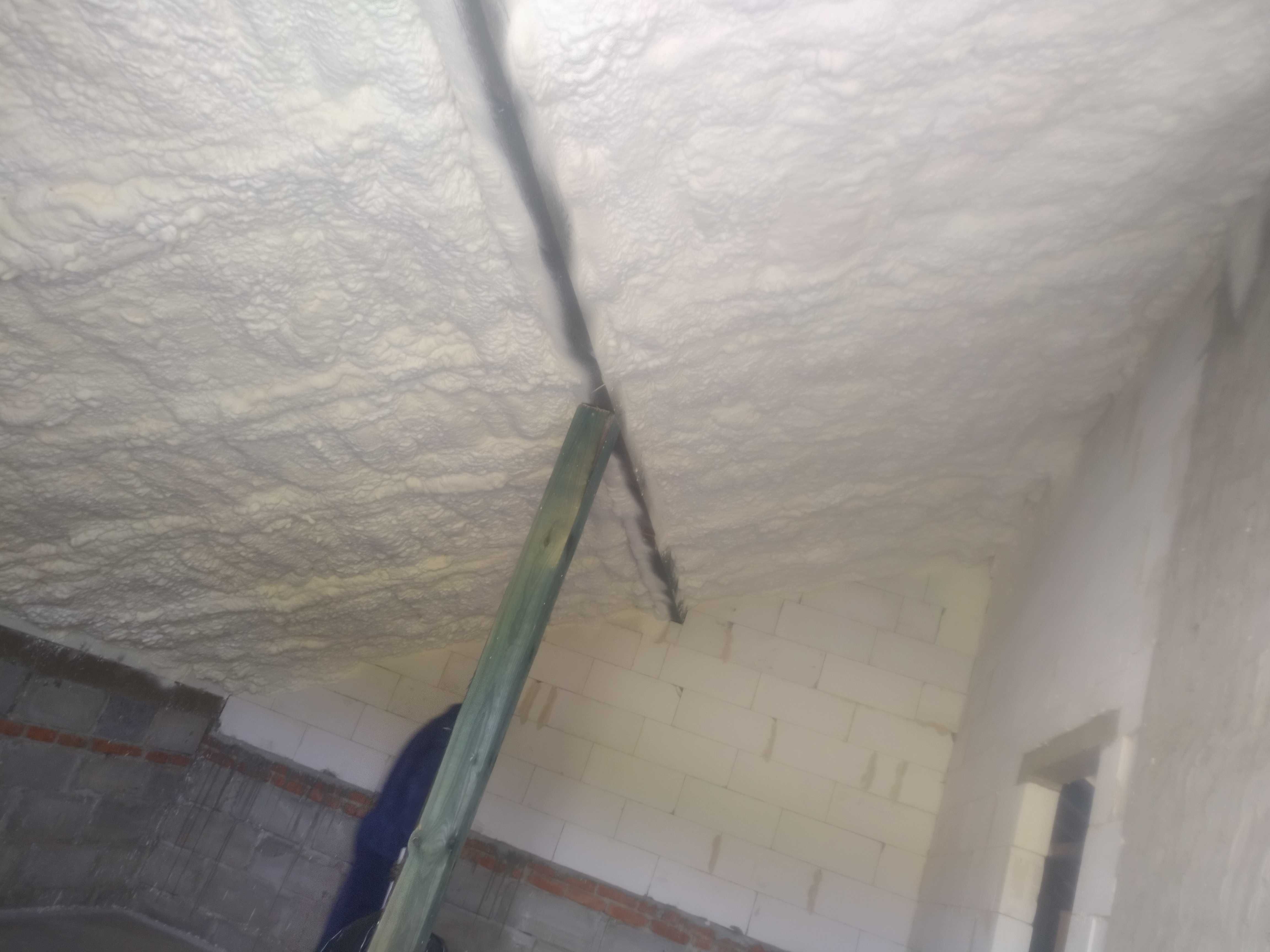 Ocieplanie poddaszy, stropów fundamentów hal ścian elewacji