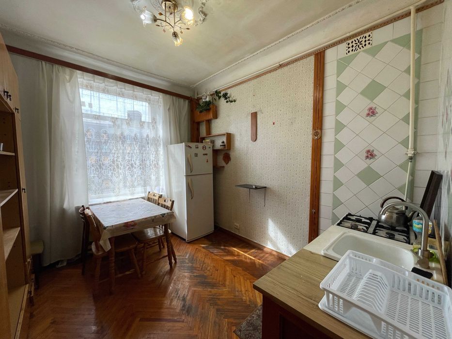 Продам Сталинку, в доме со шпилем, на Плехановской.(404261)