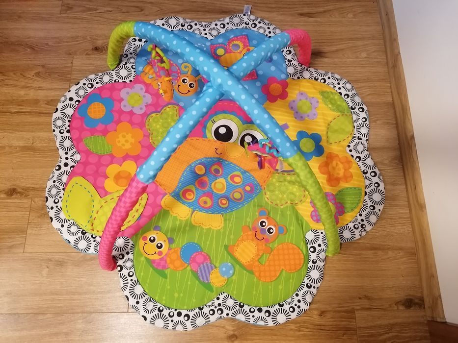 Kolorowa mata edukacyjna dla niemowlaka