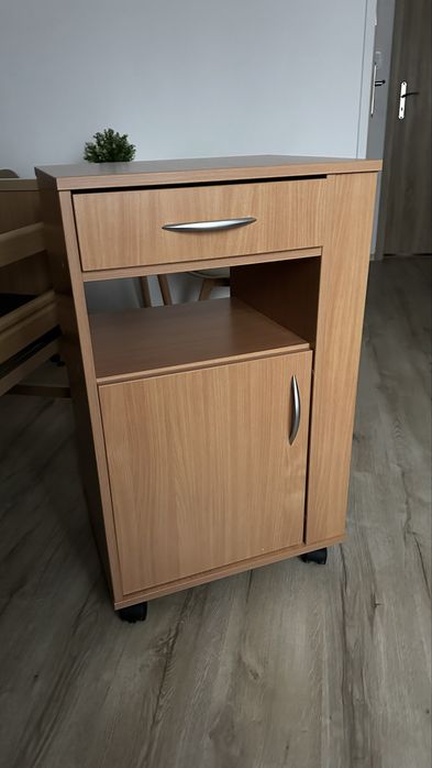 Szafka nocna przyłóżkowa medyczna z szufladą i stolikiem na kółkach