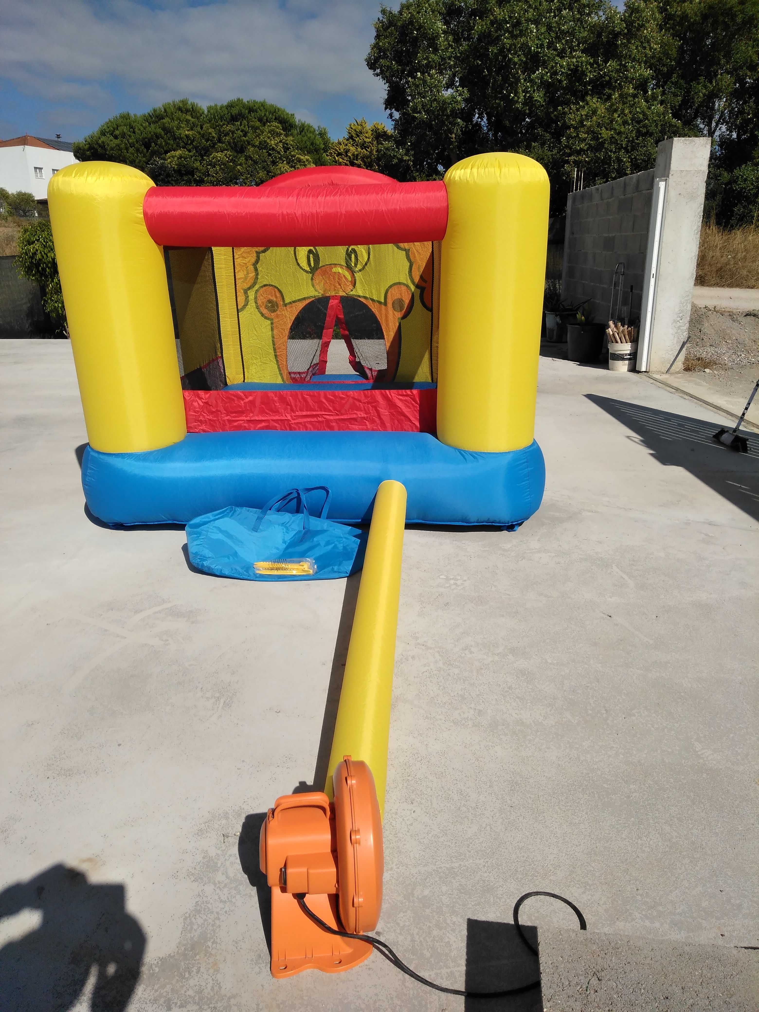 Insuflável palhaço com bomba incluída