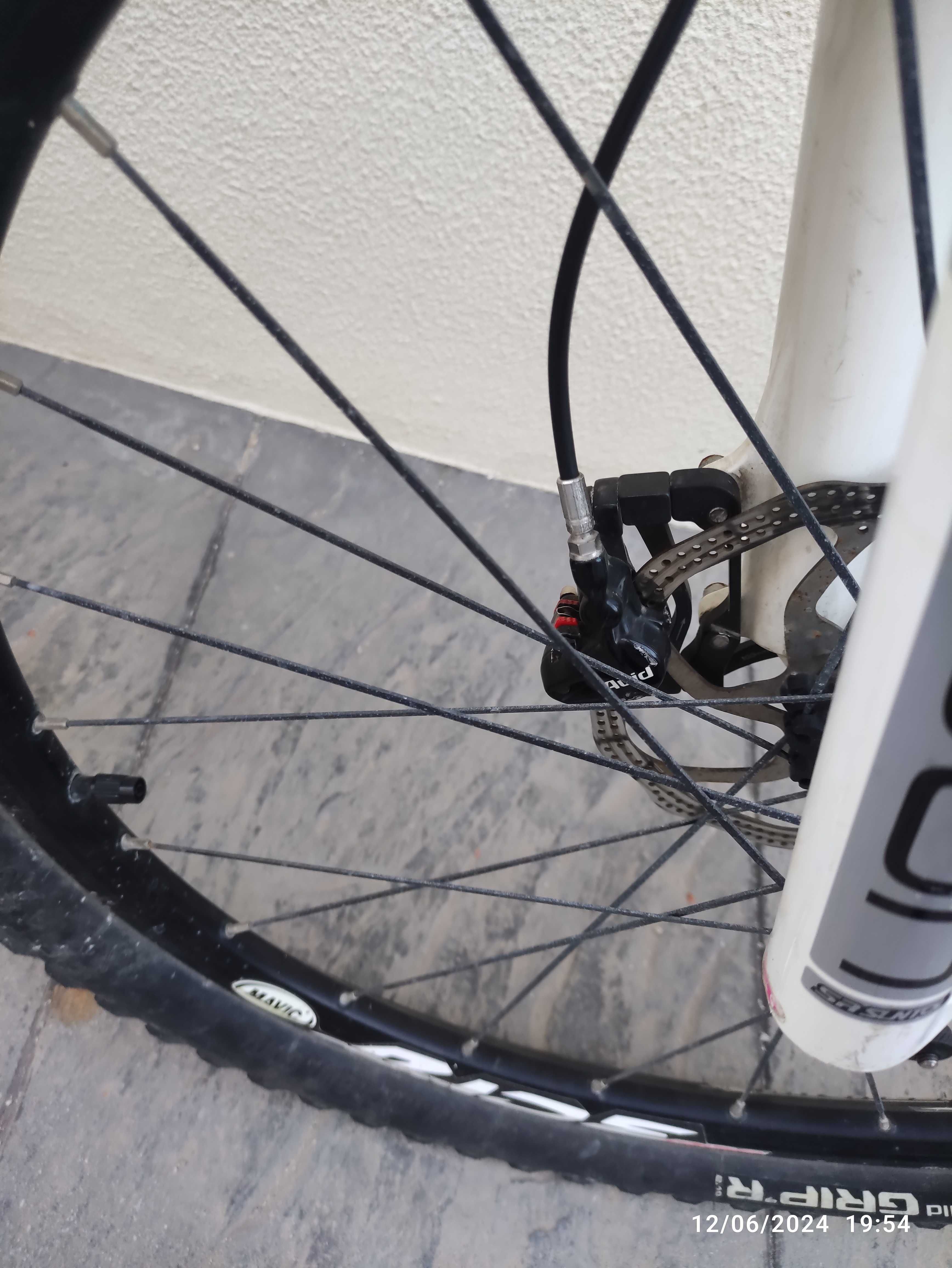 Bicicleta Shimano XT tamanho M suspensão total