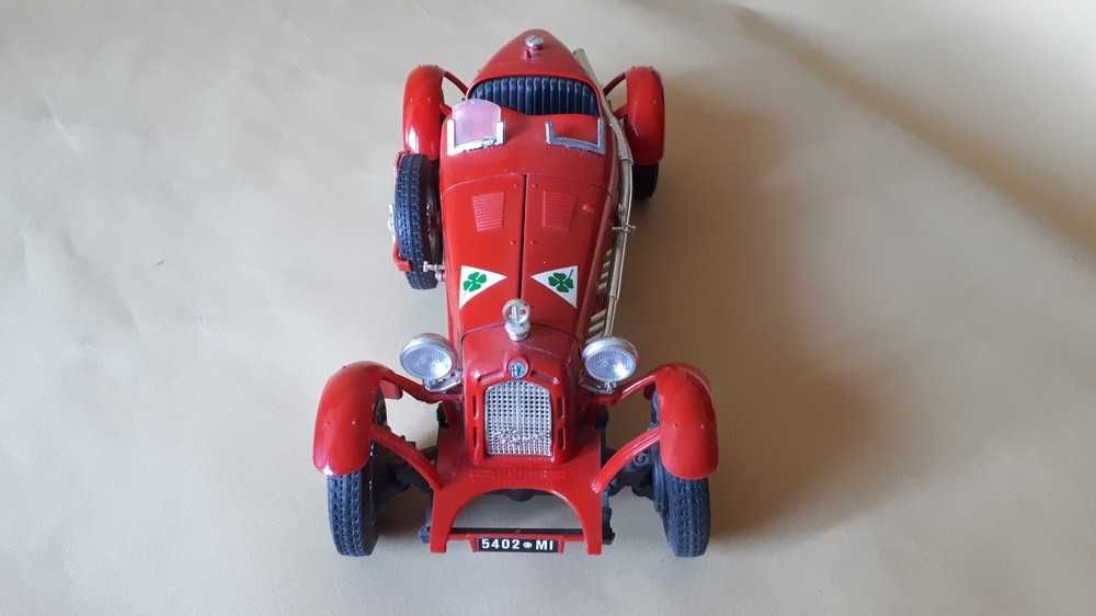 BURAGO Alfa Romeu 2300 Monza de 1934 - Escala 1:18