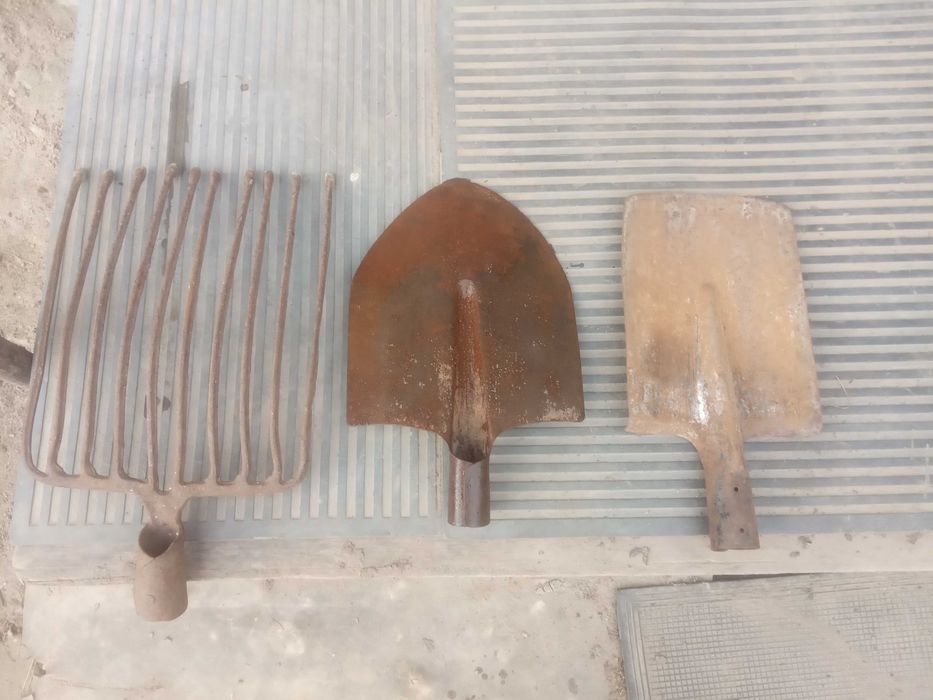 Вила картопляні ,граблі,лопати