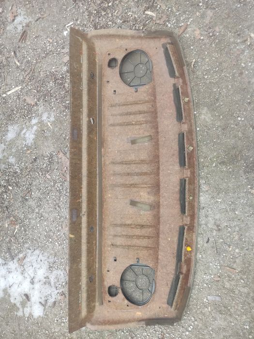 Родная задняя полка Opel Vectra A (седан)