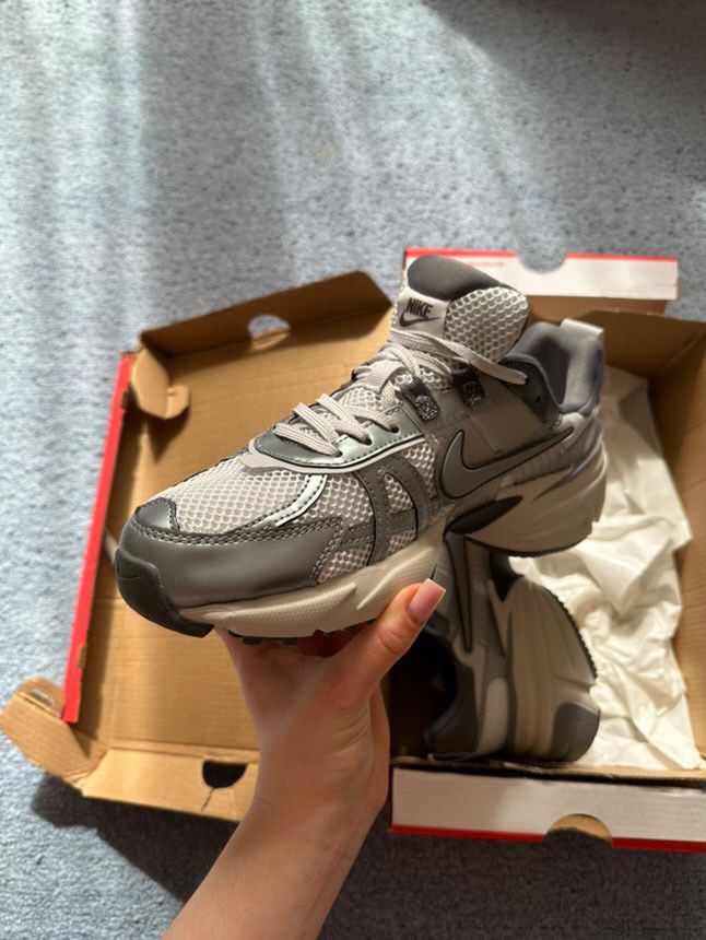 кросівки Nike V2k run