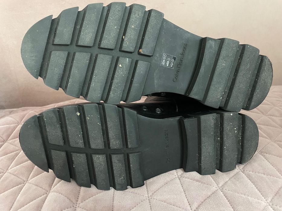 Calvin Klein, eleganckie czarne buty, Rozm. 43