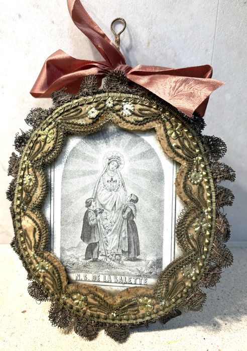 Lindissimo antigo registo bordado com imagem da N S de la Salette