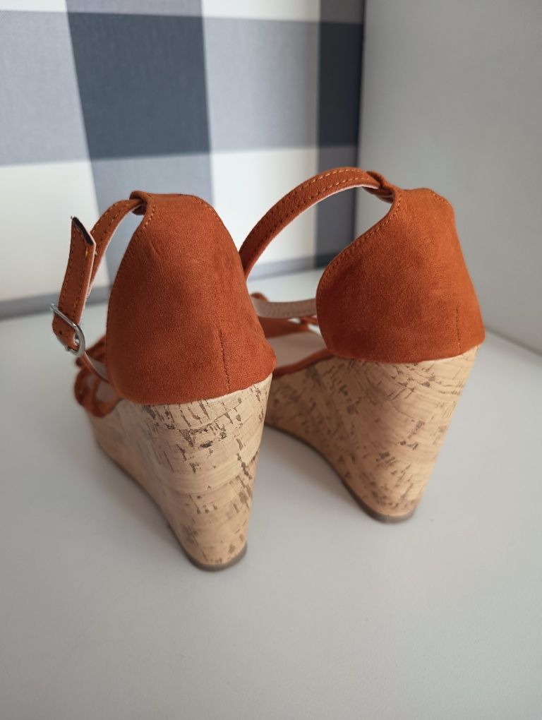 Nowe brązowe sandały na koturnie Bonprix, rozmiar 41!