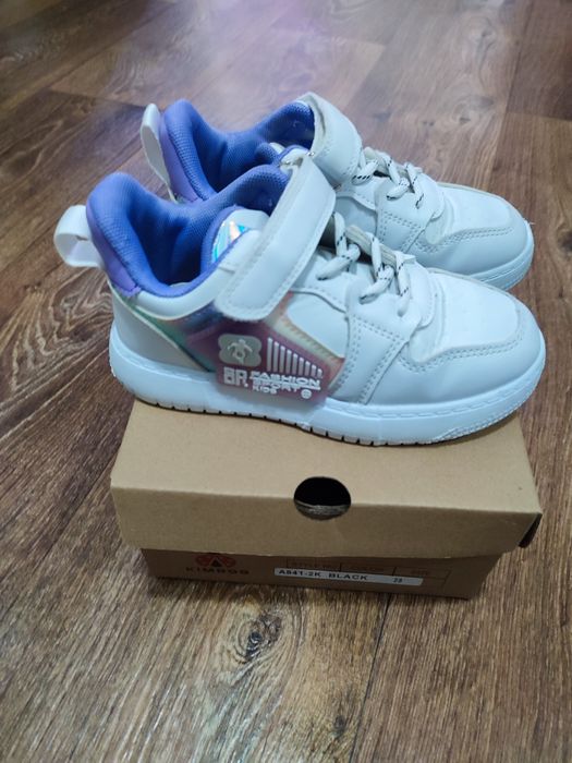 Кросівки для дівчаток