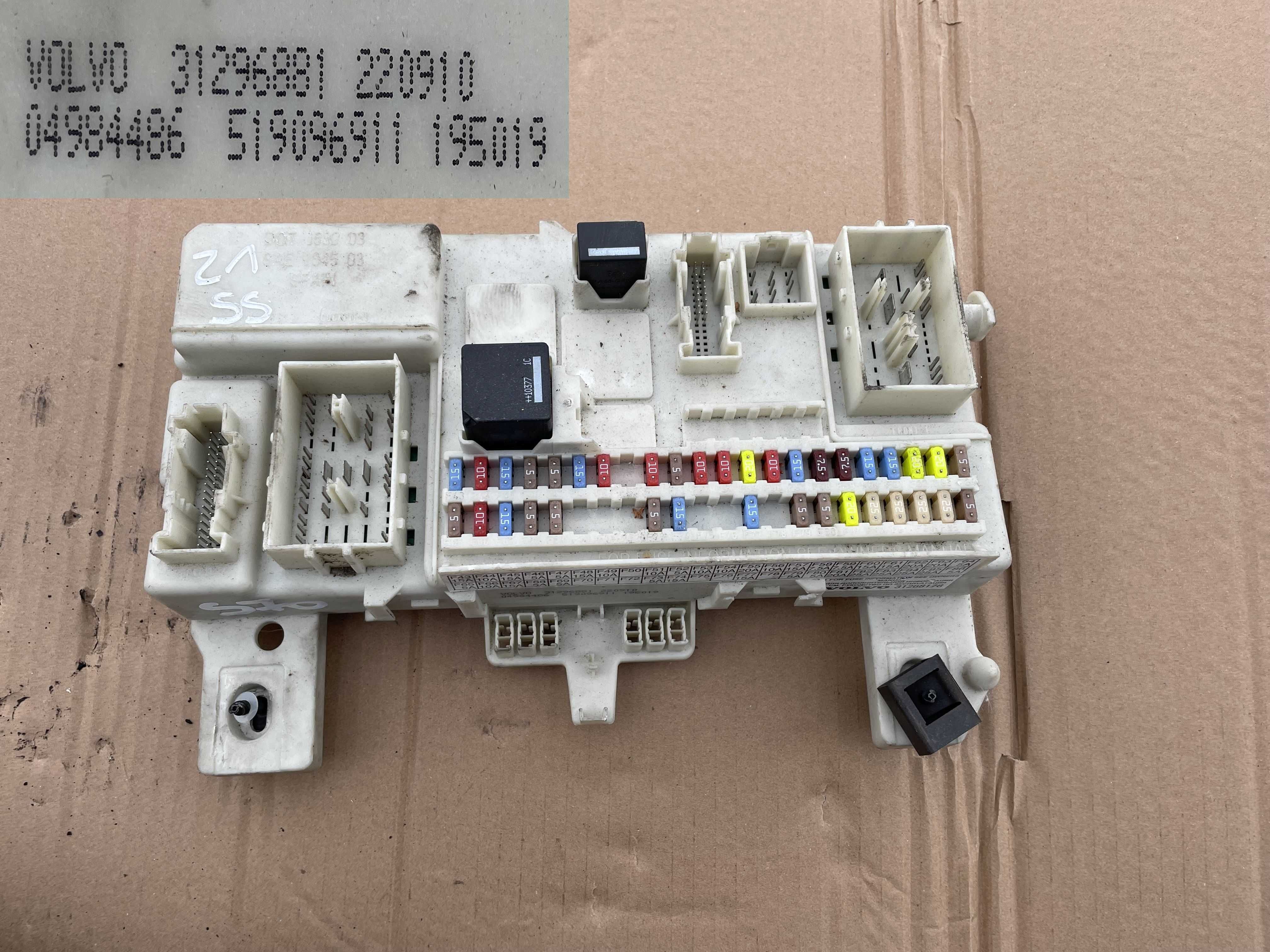 volvo v50 s40 II c70 c30 skrzynka bezpieczników moduł bsi 3129_6881