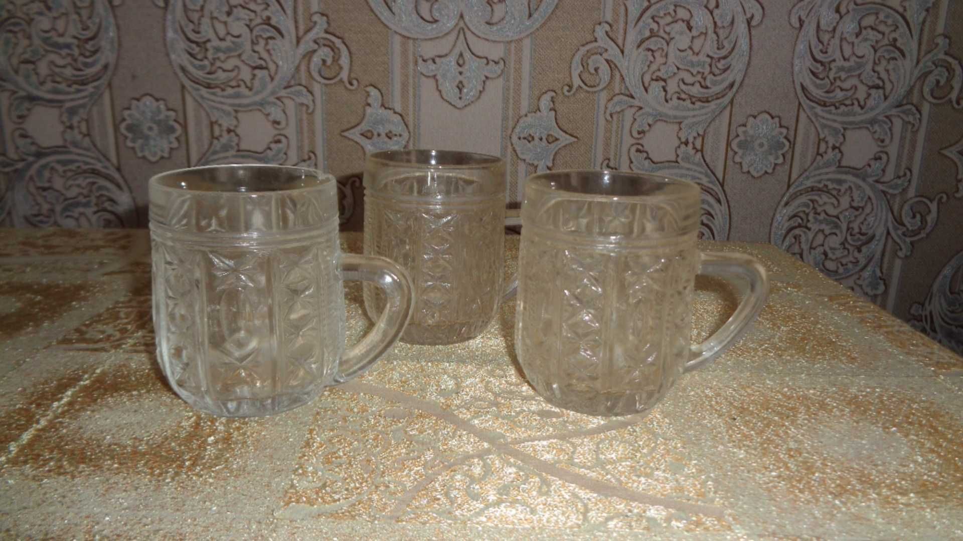 Посуда столовая: чашки, стаканы, ложки и др.