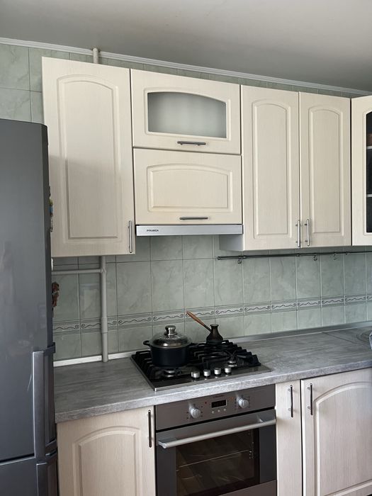 Кухня з радіусним кутои