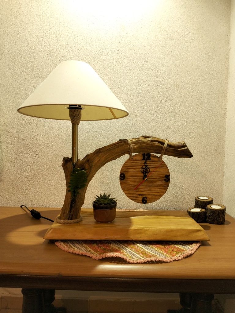 Candeeiro rústico em madeira