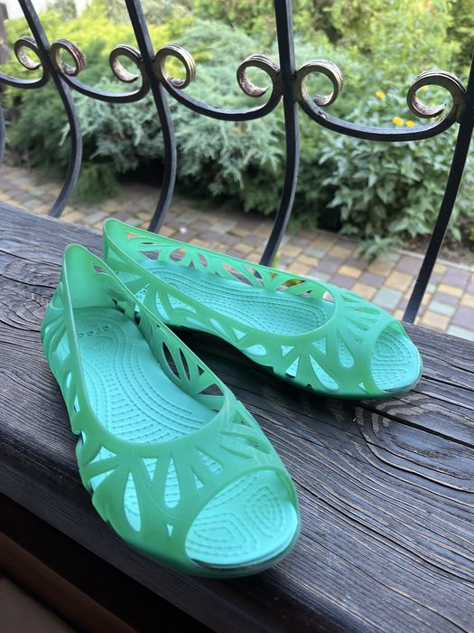 Босоніжки  Crocs, розмір W7 (37)