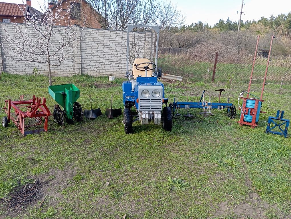 Продам трактор Т-012 з комплектуючим навісний,стан на фото!