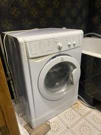 Продається на запчастини пральна машина Indesit IWC 6105
