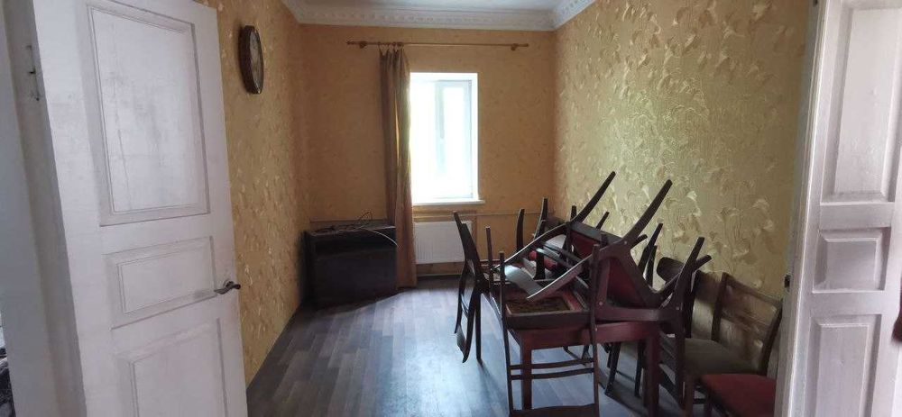 Продається двоповерховий будинок біля ЖД вокзалу