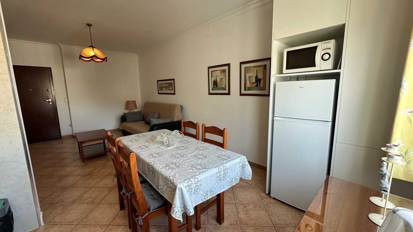 JUL/SET - T1 Praia Rocha (Piscina + Garagem) – 200m da praia a pé