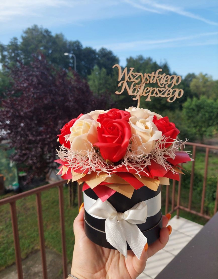 Flowerbox z pachnących róż I mydlanych na każdą okazję